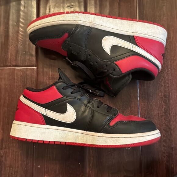 Air Jordan 1 Low (GS) red and black size 5y - Picture 1 of 6